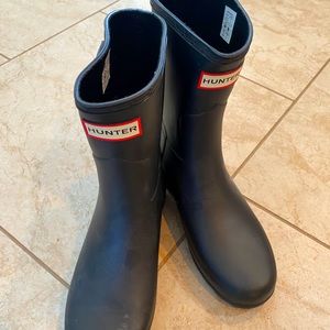 Black, mid length HUNTER rain boots